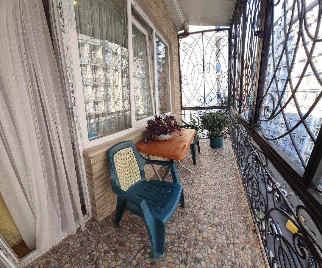 appartments in Batoumi Extérieur photo